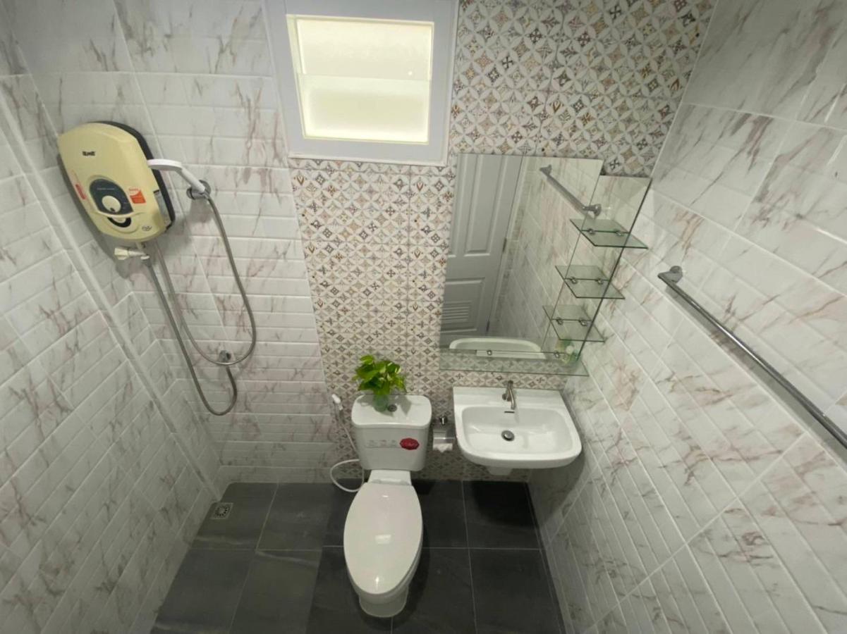 Mondee House @The Airport Hotel Thalang Ngoại thất bức ảnh